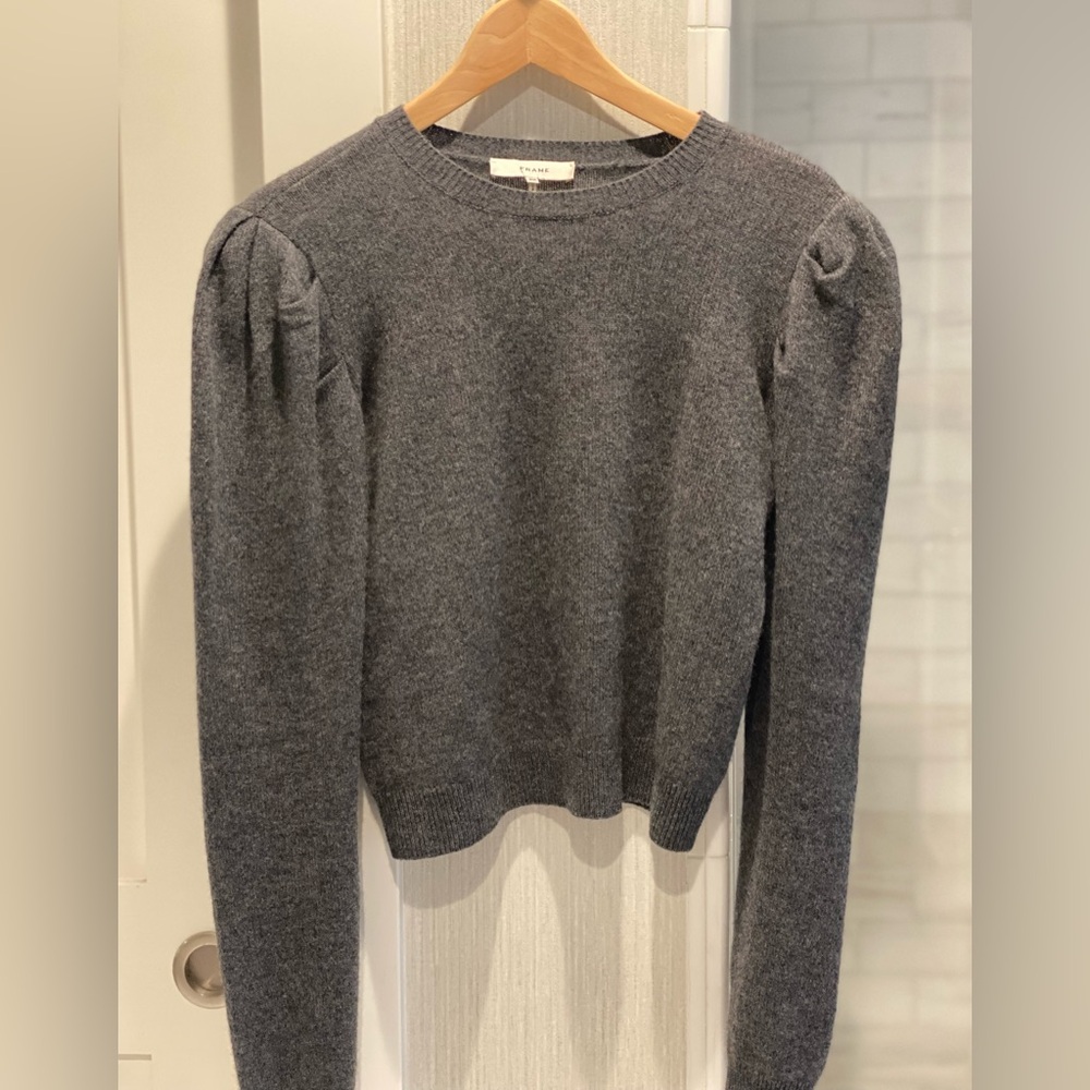 Gorgeous Frame Cashmere sweater. Size Small.
Never worn. Purchased at Neiman